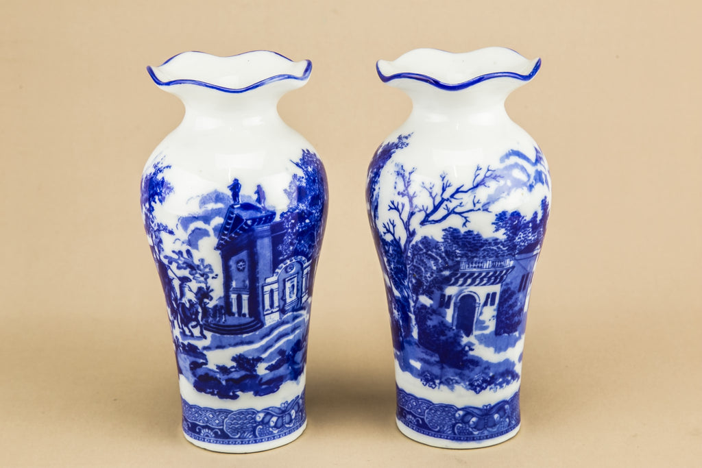 2 blue and white vases