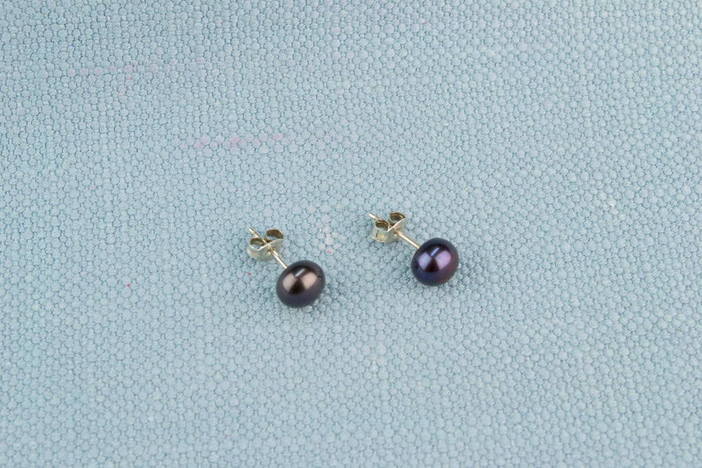 Black Pearl & Silver Stud Earrings