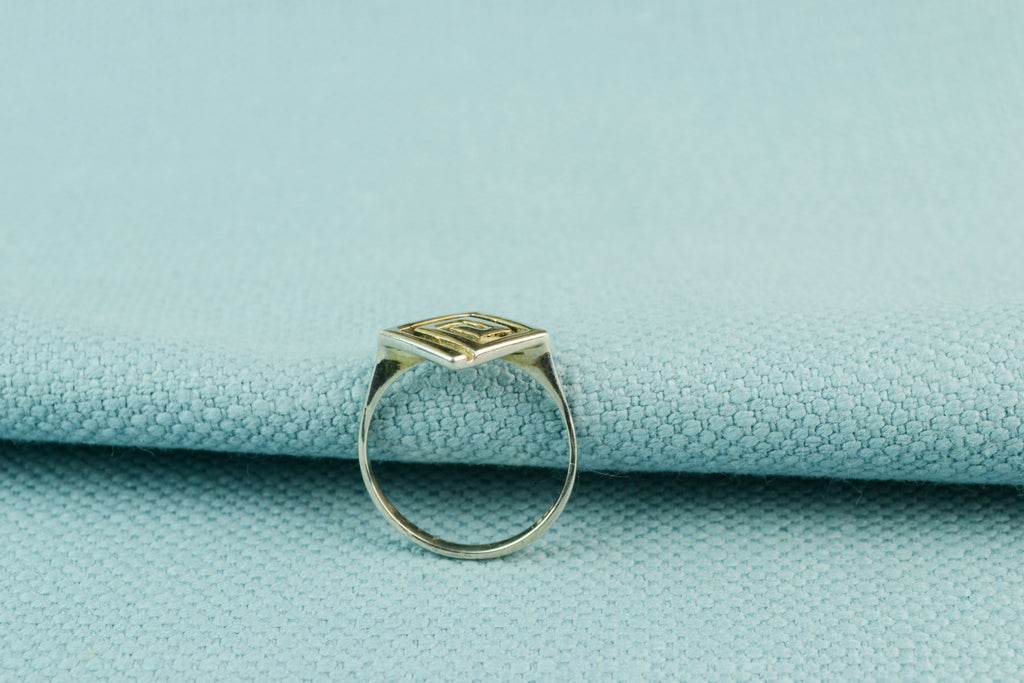 Ring in Sterling Silver Greek Key Spiral Bezel