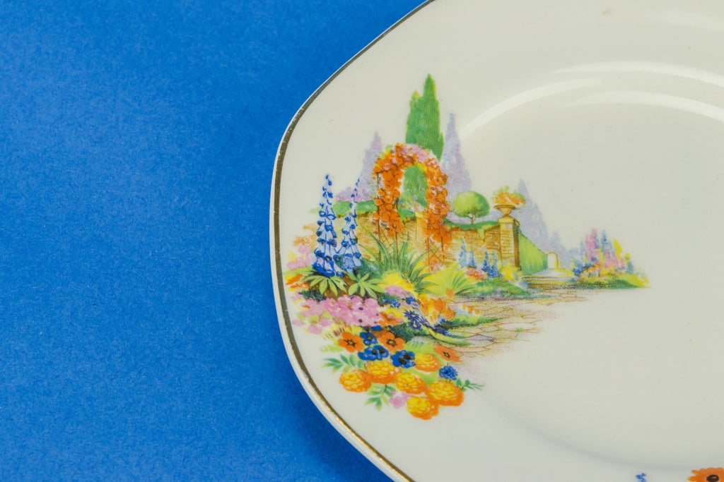 6 small colourful plates