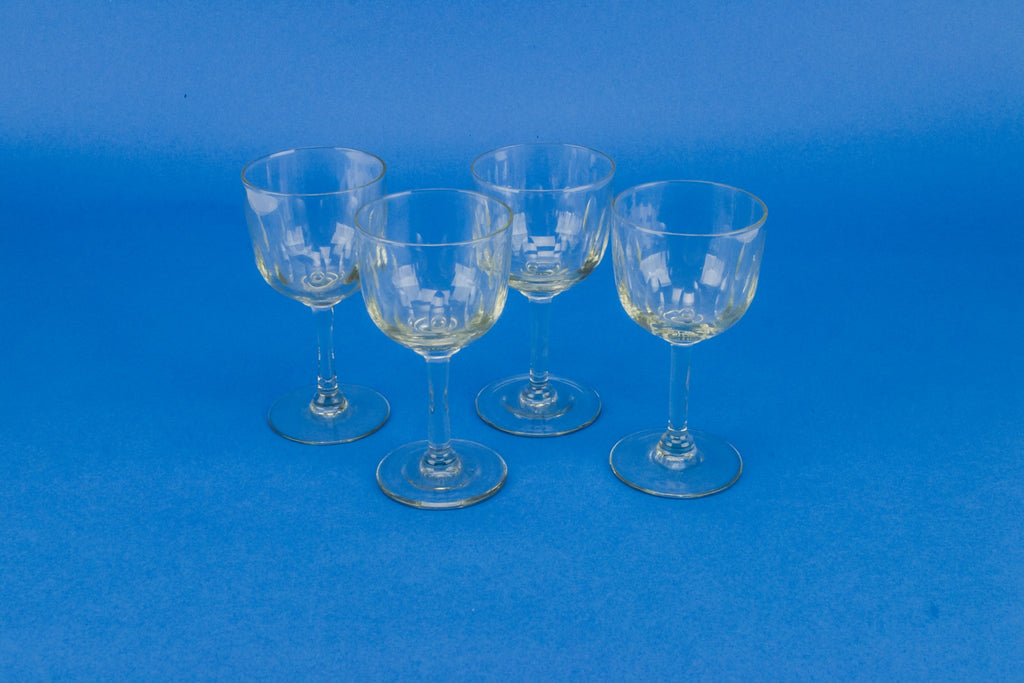 4 dessert wine glasses