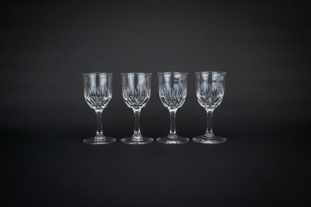 4 dessert wine glasses