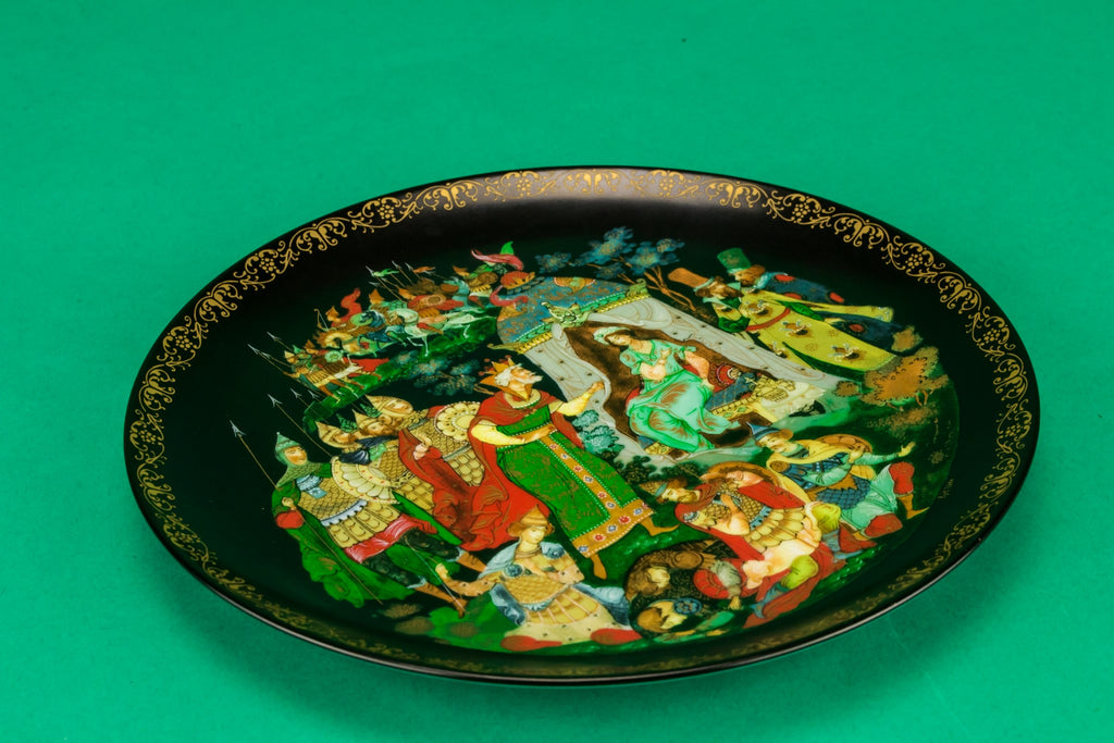 Decorative black plate