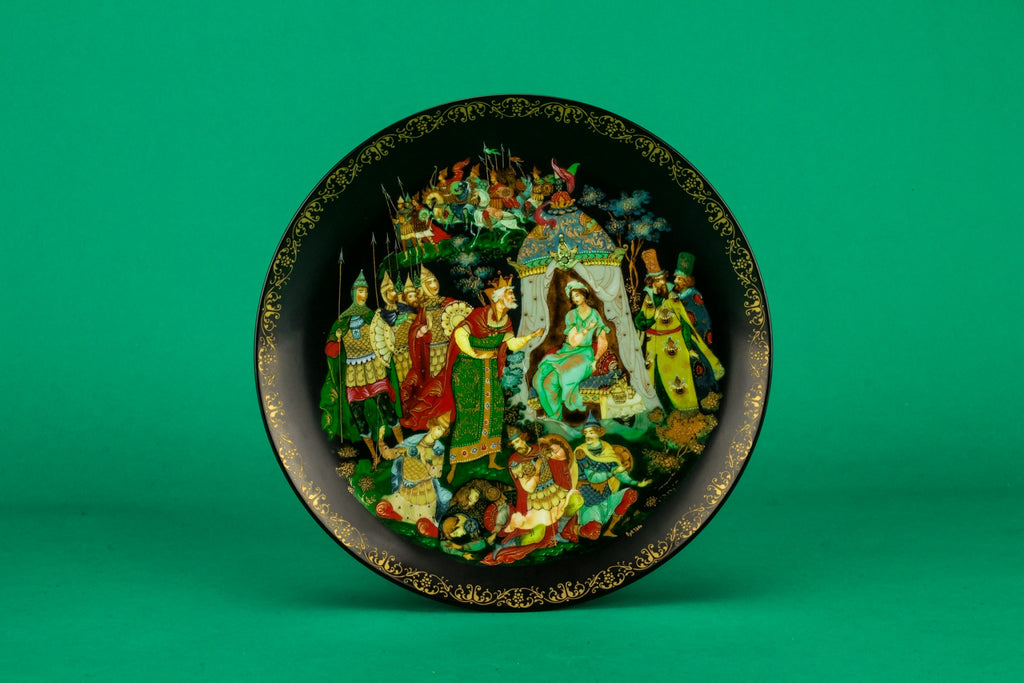 Decorative black plate