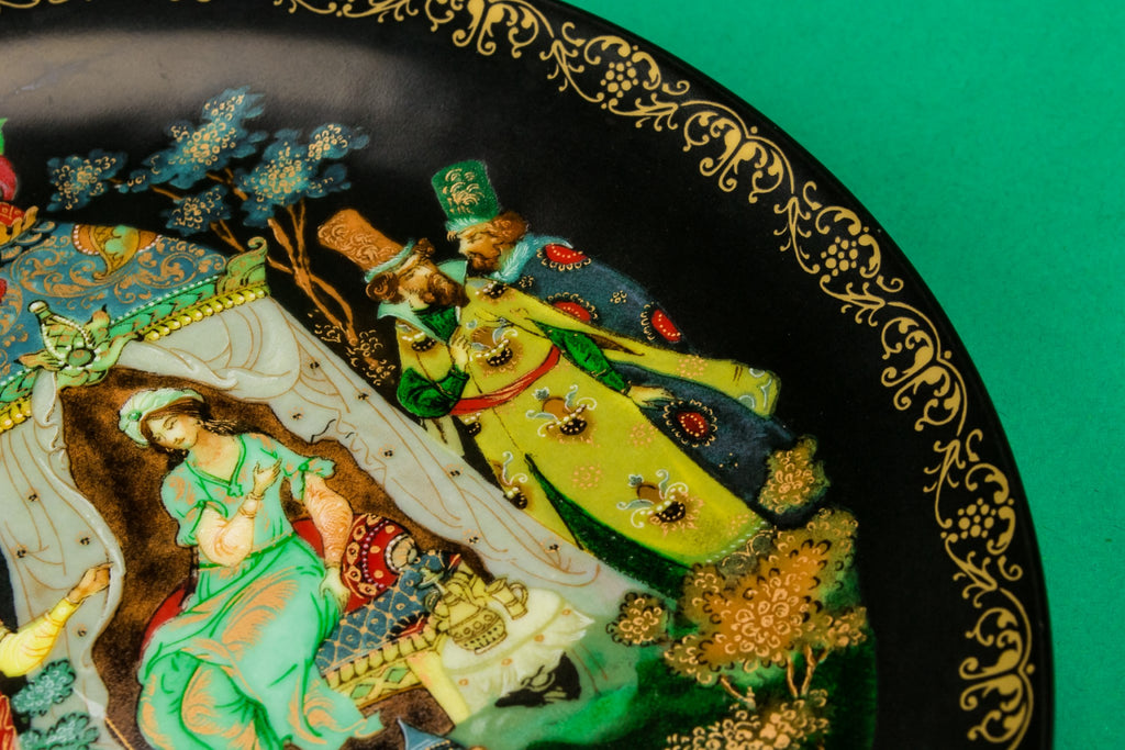 Decorative black plate