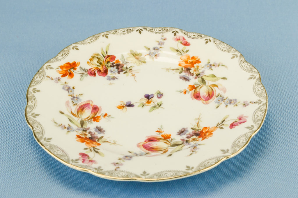 4 small coffee saucers