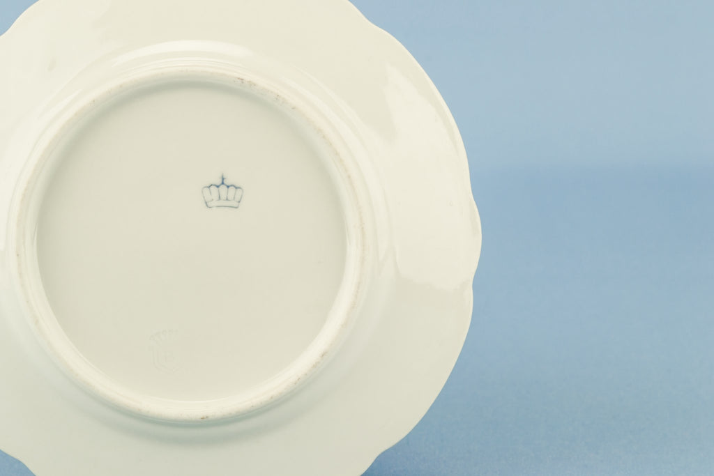 4 small coffee saucers