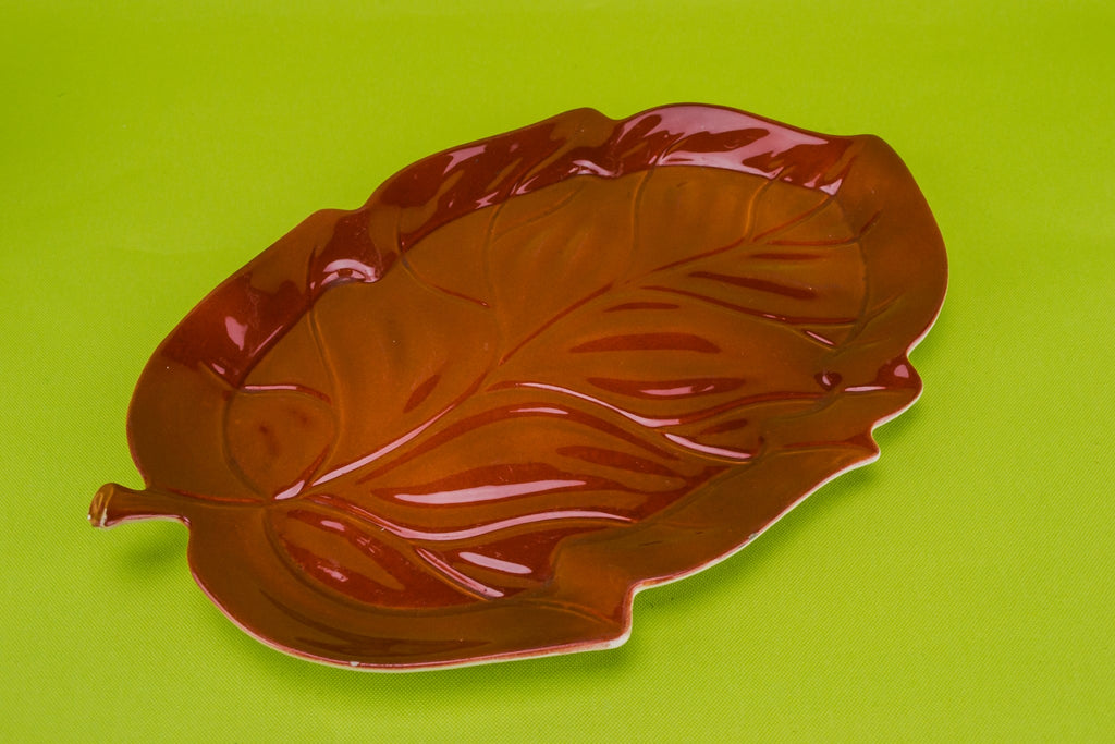 Terracotta serving leaf dish