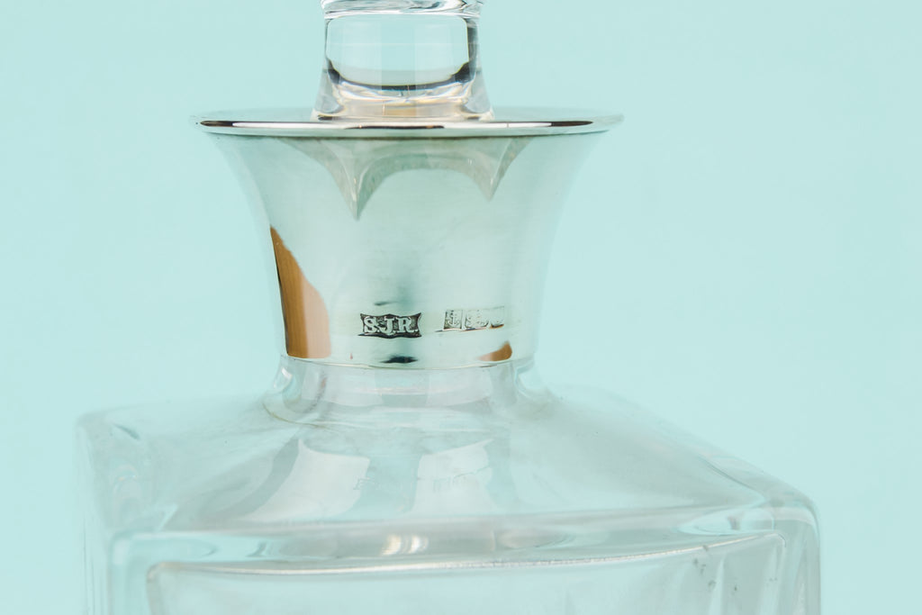 Oil or vinegar condiment