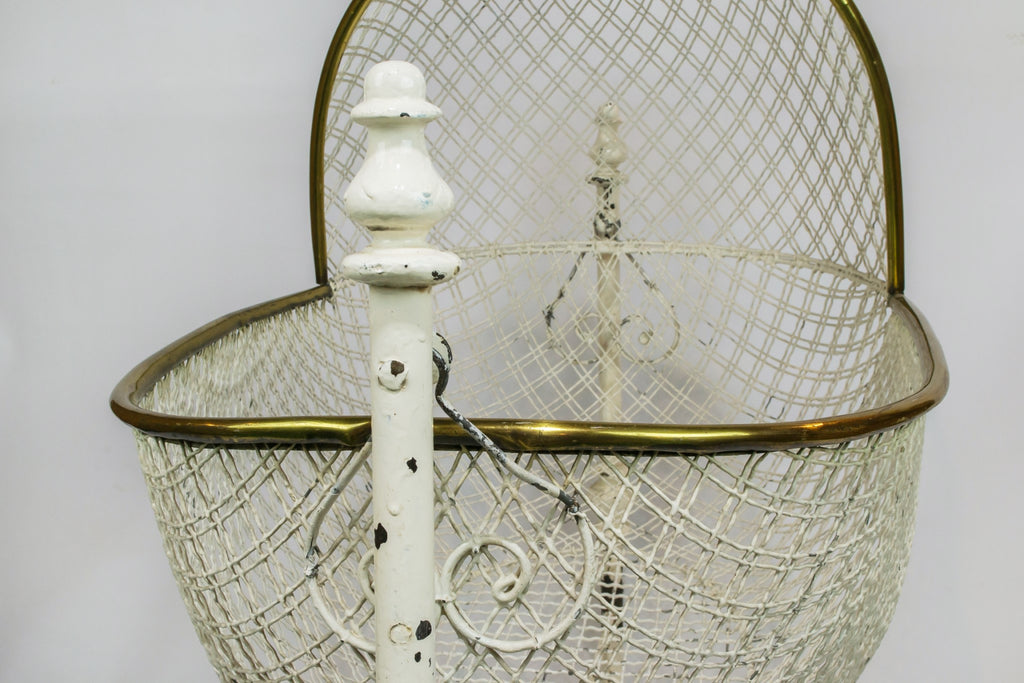 Suspended baby bed