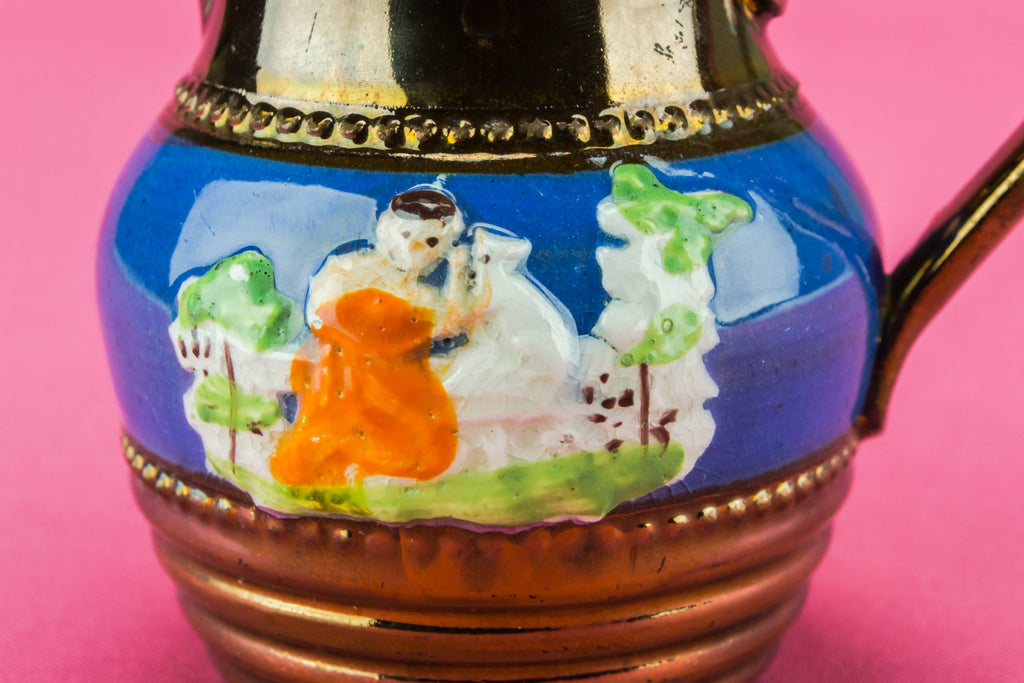 Small lustre coffee creamer