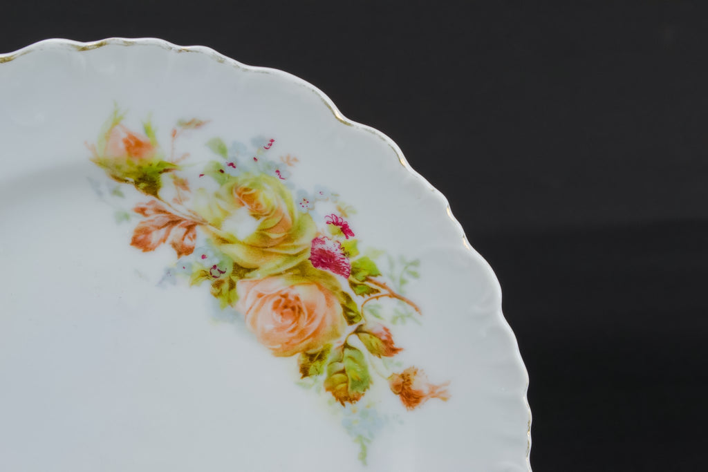 4 small porcelain plates