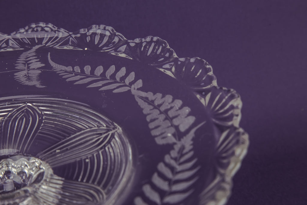 Cake tazza with ferns