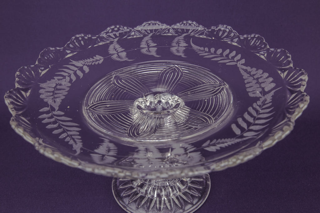 Cake tazza with ferns
