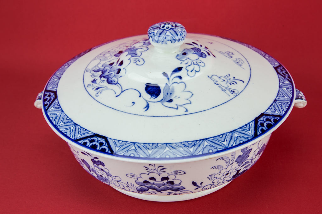 Blue and white tureen