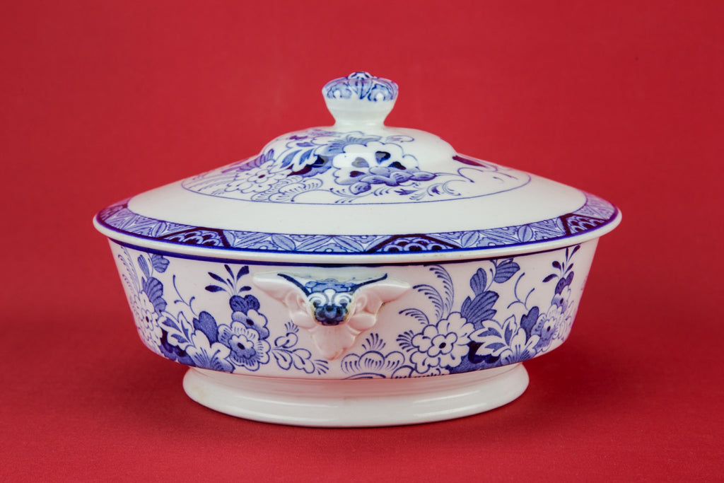 Blue and white tureen