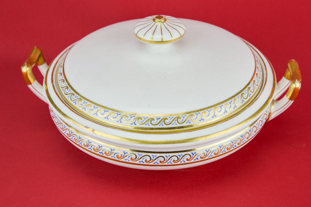 Elegant porcelain tureen