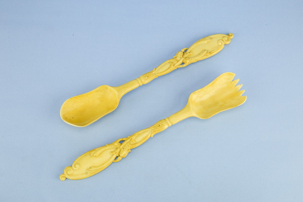 Salad serving spoons