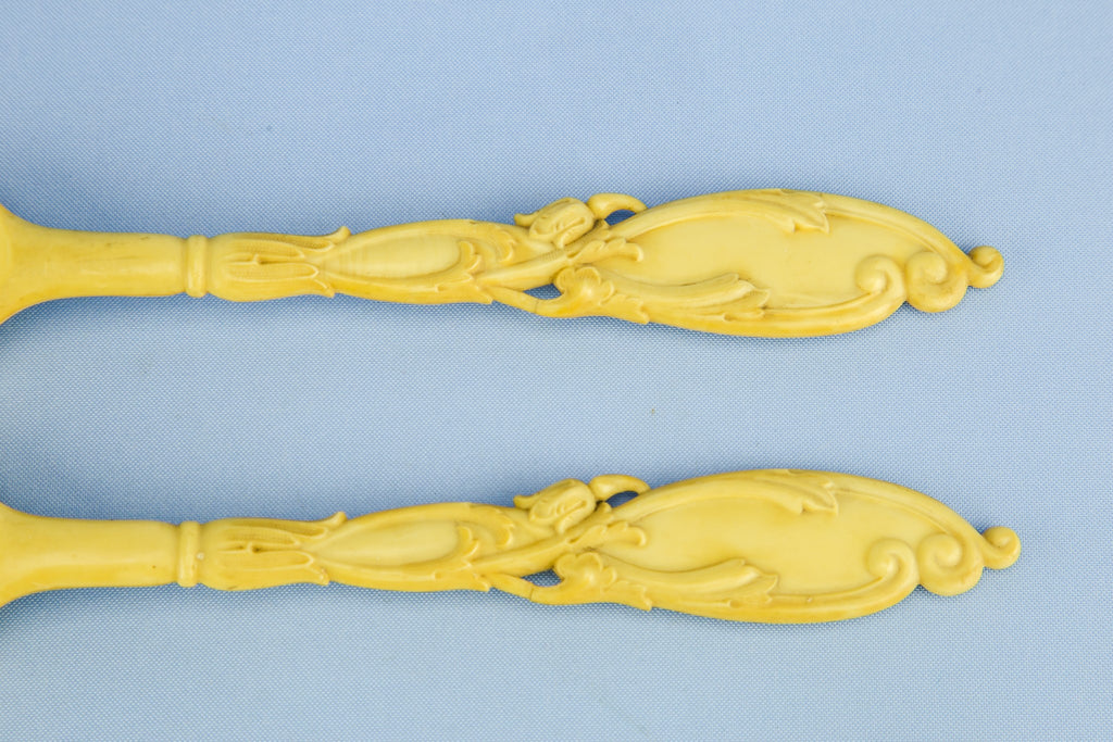 Salad serving spoons