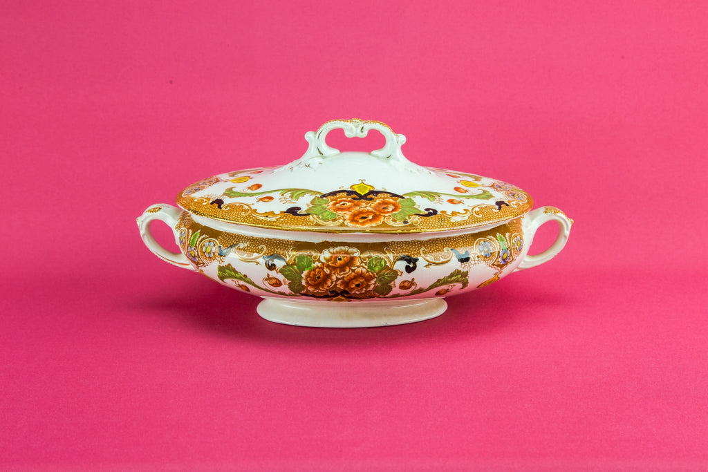 Neo-Classical pottery tureen