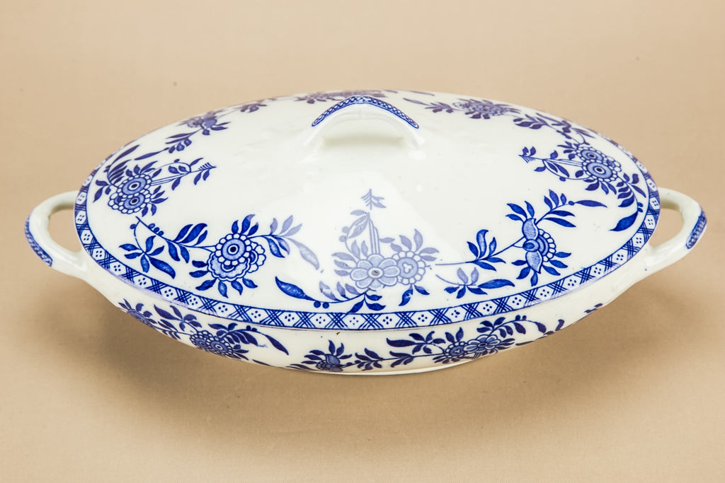 Blue and white tureen