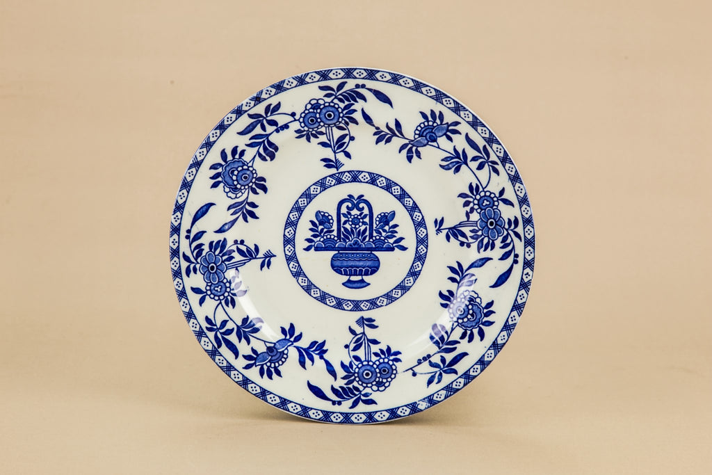 6 blue and white medium plates