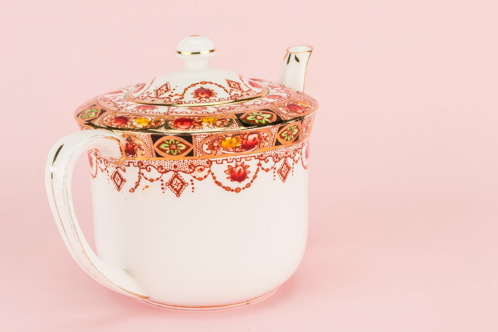 Medium bone china teapot