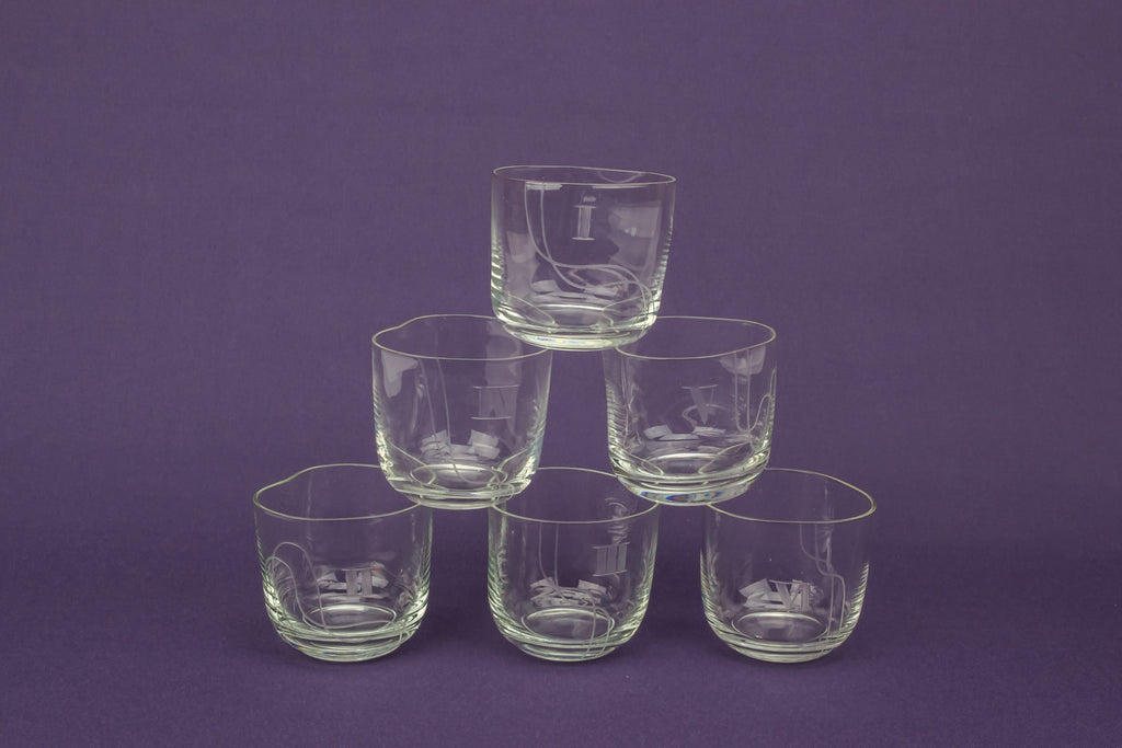 6 numbered whisky glasses