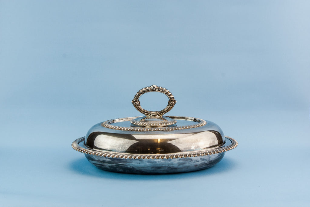 Hot serving dish and lid