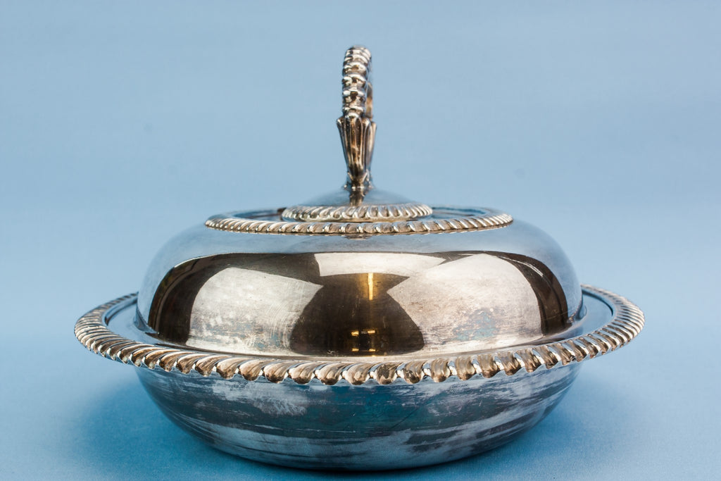 Hot serving dish and lid