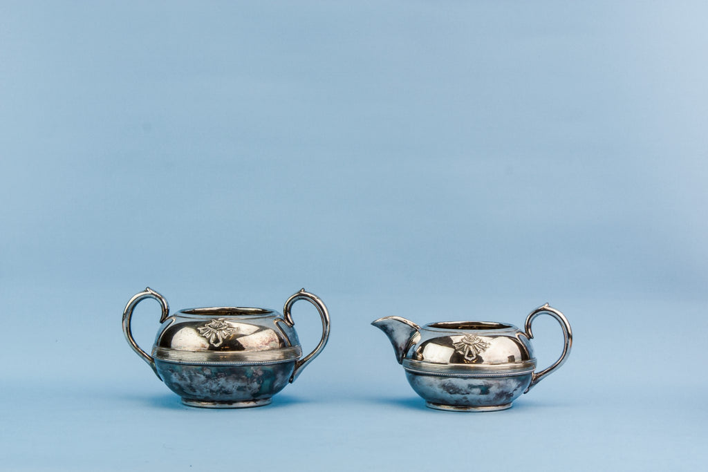 Creamer and sugar bowl set