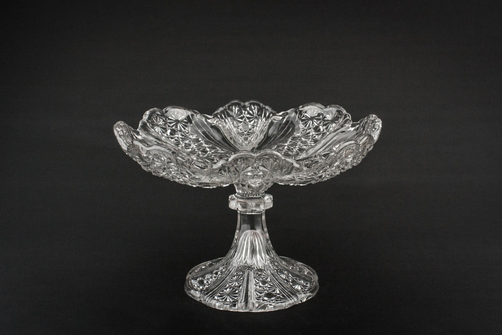 Traditional cake stand