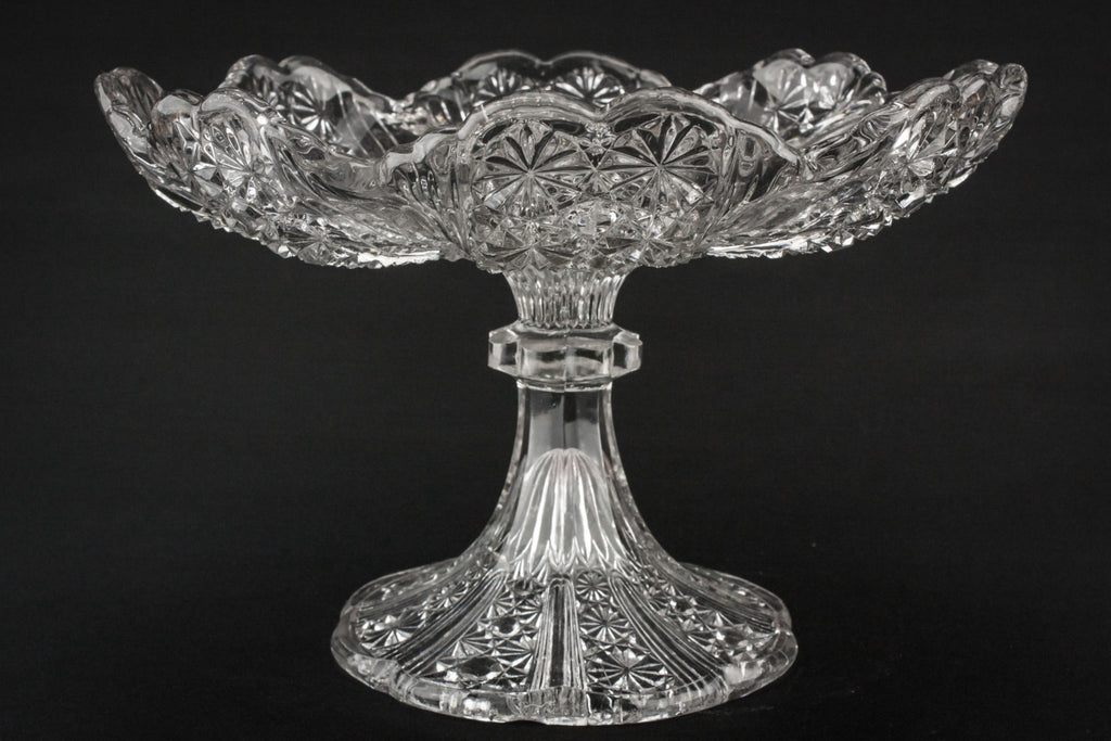 Traditional cake stand