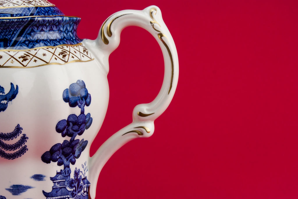 Blue willow teapot