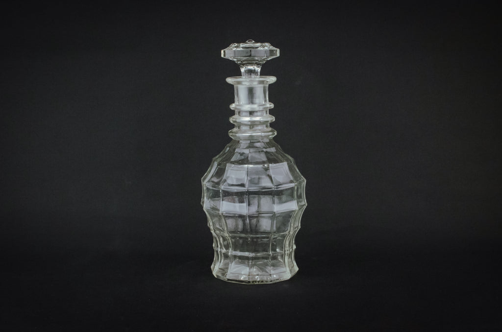 Moulded glass port decanter