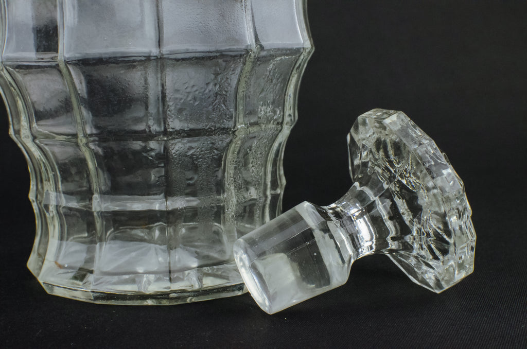 Moulded glass port decanter