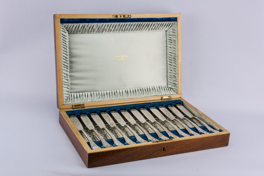 Cutlery set for twelve