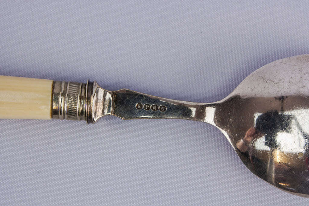 Cutlery set for six