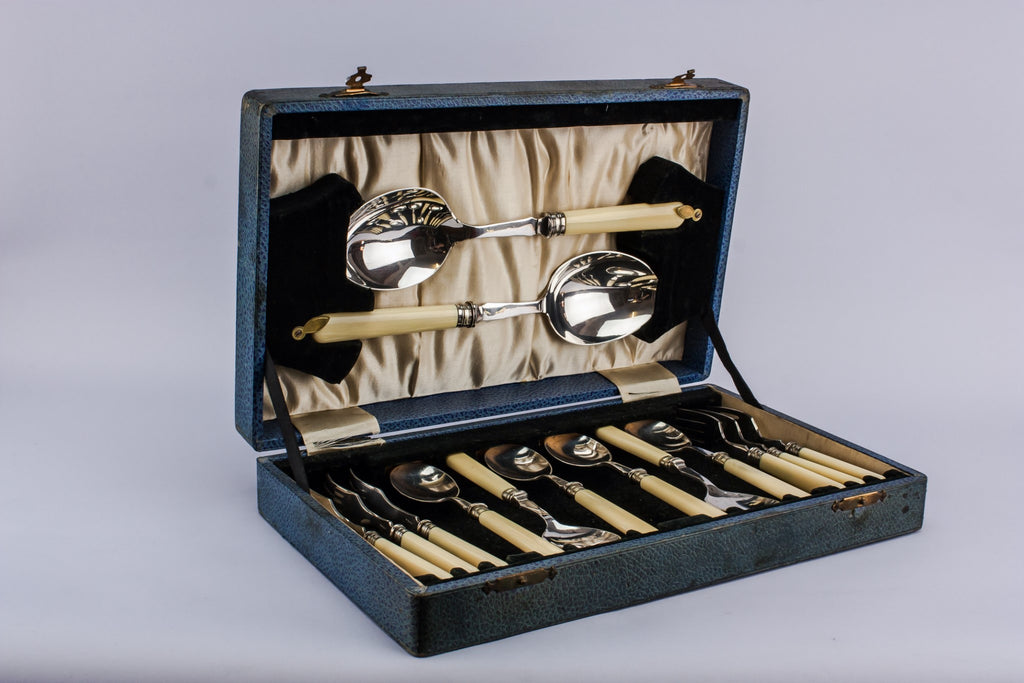 Cutlery set for six