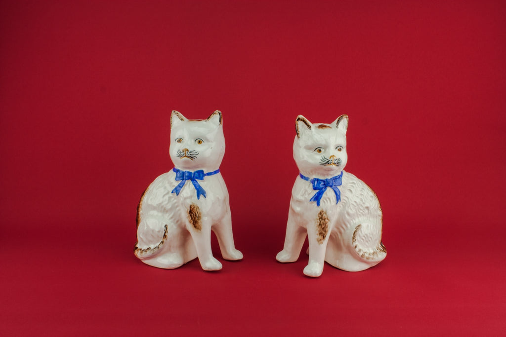 2 ceramic cat figures