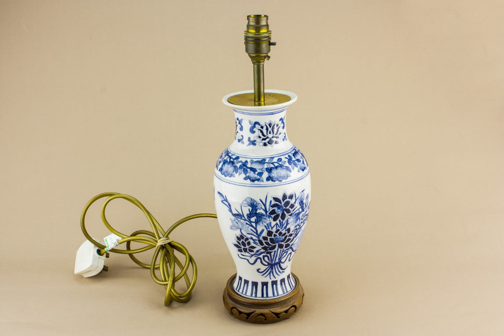 Floral porcelain lamp