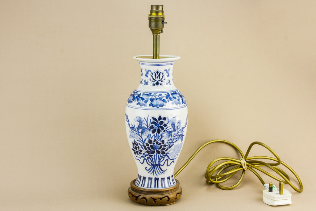 Floral porcelain lamp