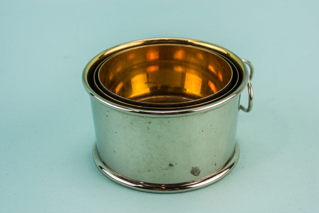 Telescopic stirrup cup