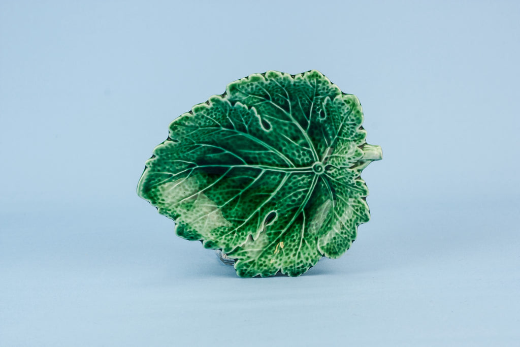 Pottery serving dish