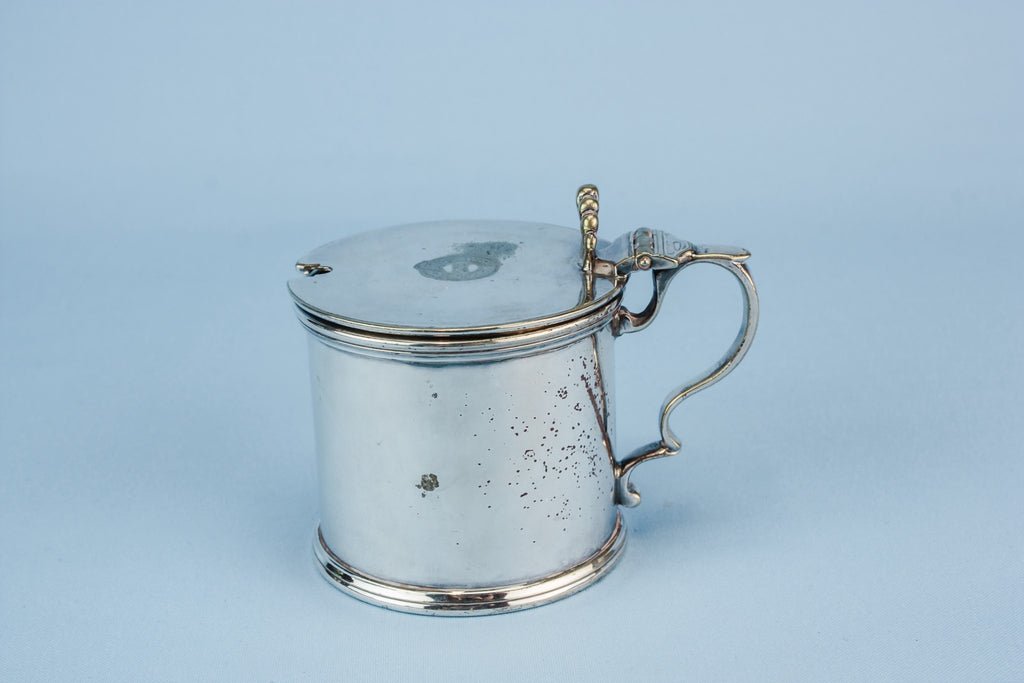 Small condiment pot