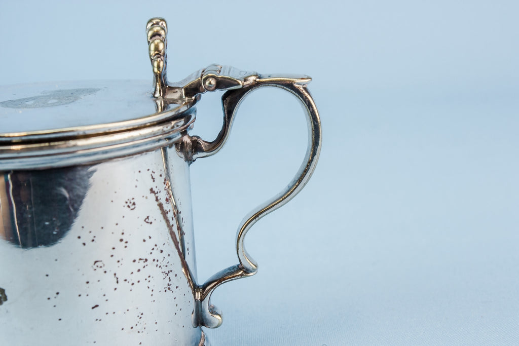 Small condiment pot