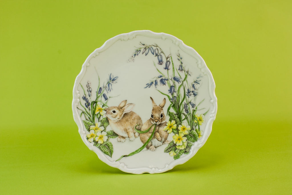 Traditional cake plate
