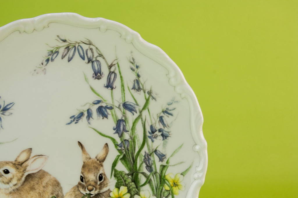 Traditional cake plate