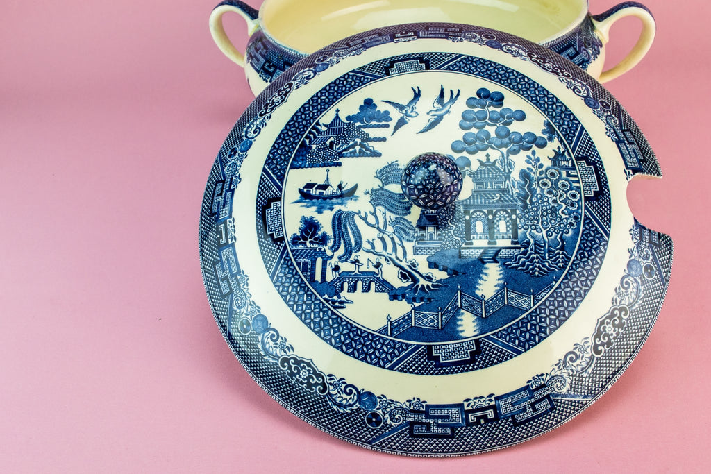 Blue and white willow tureen