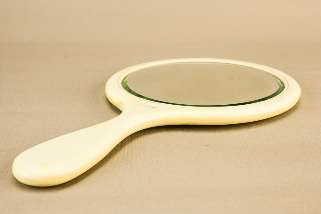Handheld mirror